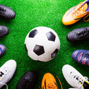 Différents types de chaussures de football: crampons pour tout type de terrain, chaussure foot pour terrain stabilisé